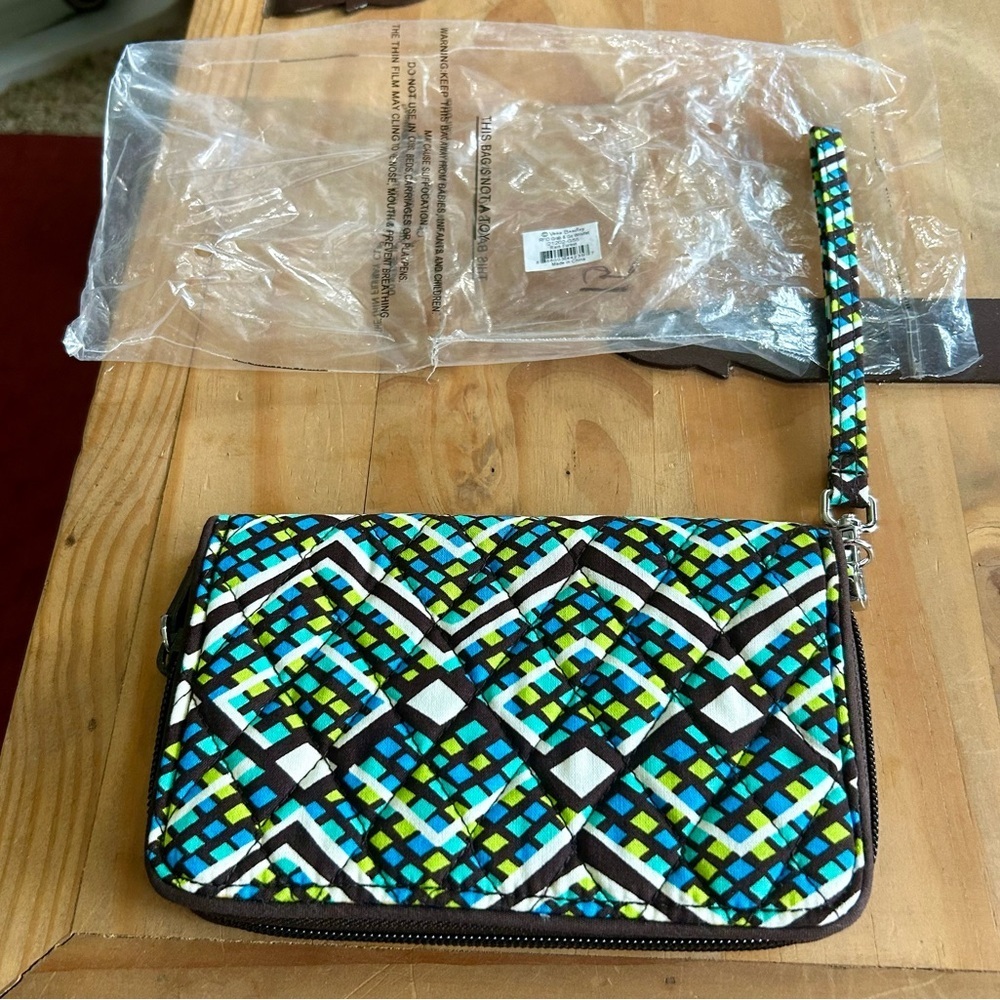 NWT Vera Bradley wristlet wallet grab n go rain forest RFID retired 2017